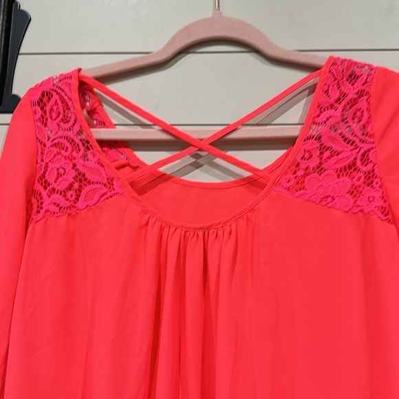 Gorgeous top with bell flowy sleeves and lace detailing. Size medium. Pit 18.5” - Picture 4 of 4